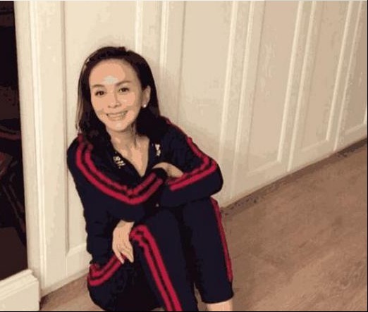 美观性|参观王琳的家,餐具都是欧式风格,平时都是在阳台上面吃饭