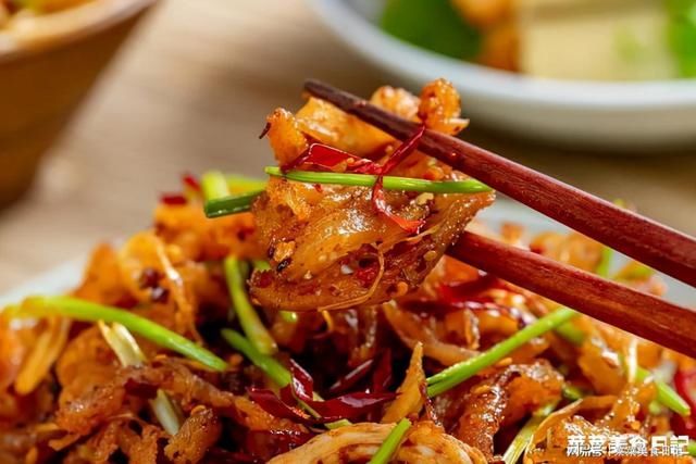上过春晚的家常菜，10元一大盘，干香酥韧真上头
