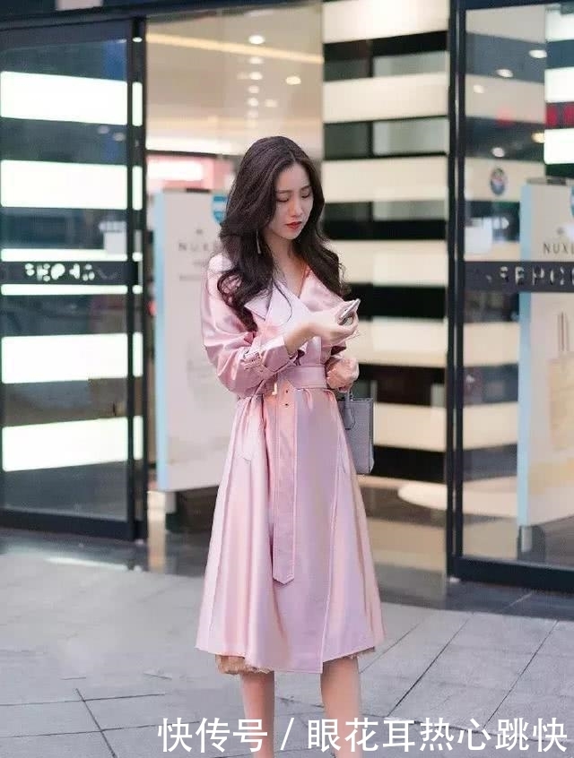 清新优雅的连衣裙,显精神又更加减龄,轻松穿出自己的窈窕身姿