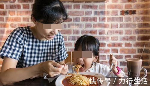 早睡早起|这四个坏习惯,正在不知不觉中影响孩子大脑发育,还在做的赶紧改