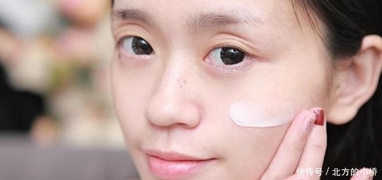 底妆|隔离霜妆前乳你还在觉得“没用”吗?怪不得你的底妆“坑坑洼洼”