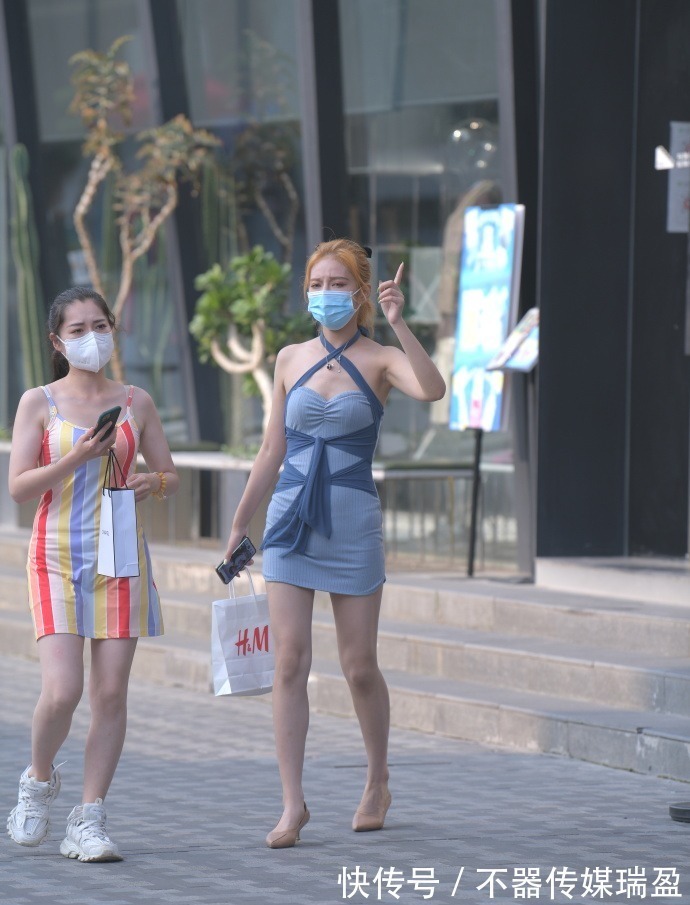 天蓝色 想要性感不媚俗,你可能需要这一套,轻松解决穿搭问题!