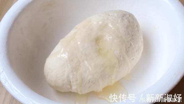 纯牛奶|用电饭锅做面包,不用一滴水,不用揉出手套膜,松软拉丝越嚼越香