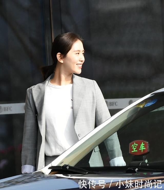 展现女性精明干练的西服套装, 成熟女性必备, 看起来更加高级