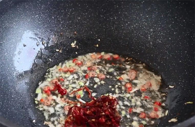 大脖子病|凉拌海带丝,很多人第一步就做错了,1个小技巧,脆嫩爽口无腥味