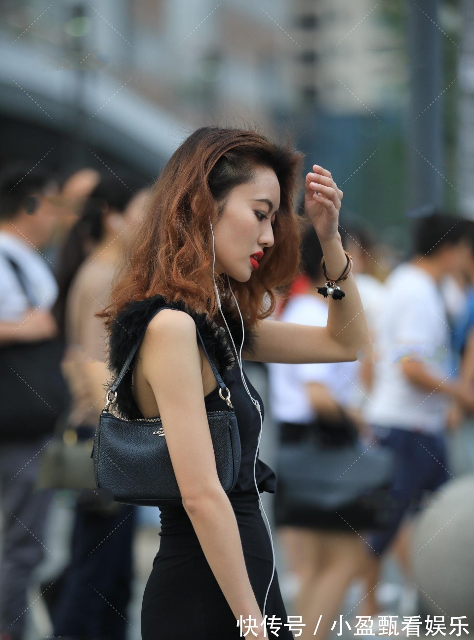 小黑裙|贴身收腹的牛仔裤,尽显高贵优雅气质,大方美观