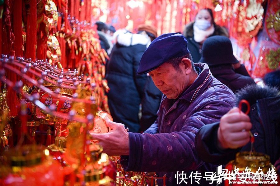 城隍庙|「新春走基层」城隍庙里购春联 家家户户迎新年「组图」