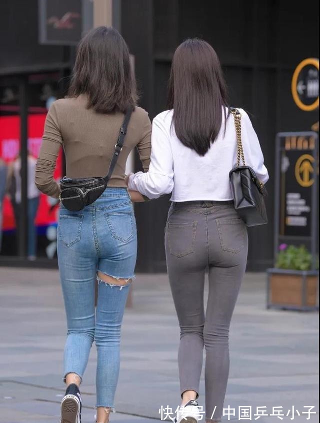 小姐姐 闺蜜出行牛仔裤穿搭，感受牛仔裤带来的简洁美，清新大方又时尚
