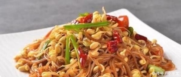 炒粉条只会傻傻焯水?难怪一炒就成团,加点它,粉条根根分明