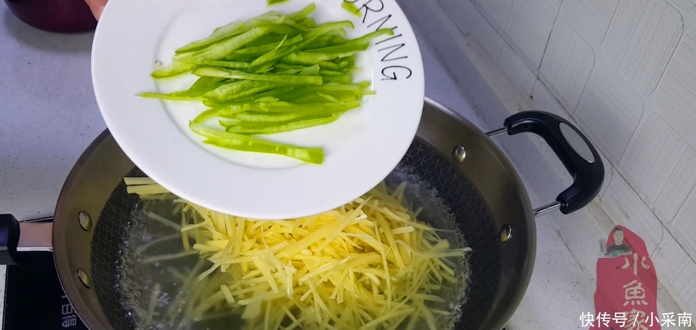 翻炒均匀|酸辣土豆丝:为什么总做不出饭店的味道?原来做法是错的