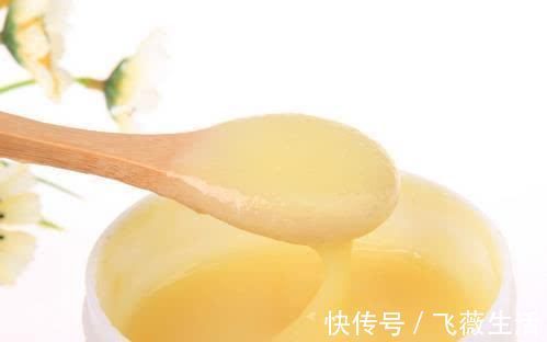 女性|雌激素快“见底”的女人：身体或发出这4“暗号”，别视而不见