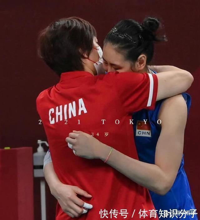 妮姐|女排功勋晒年夜饭,海鲜大餐好丰盛,球迷:可以去你家吃饭吗?