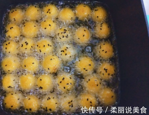 秋天南瓜别熬粥，加一勺糯米粉，个个外焦里糯孩子一口一个吃不停