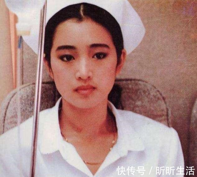 书法!巩俐为“中国女排”题写寄语,字里行间充满英气,令书法家都汗颜