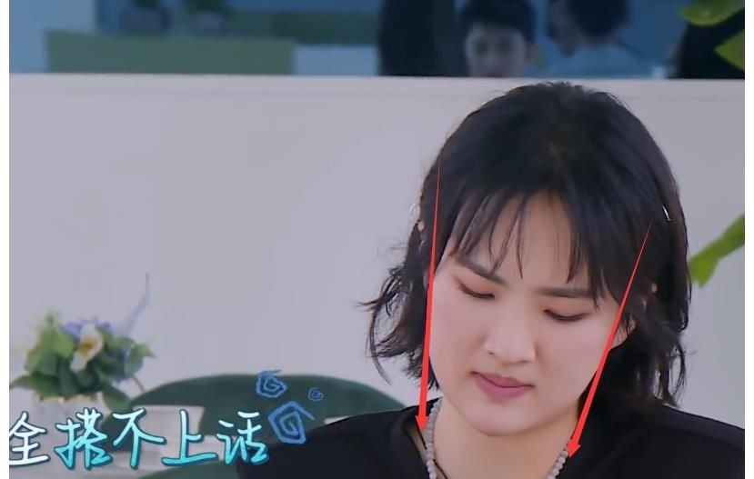 姚安娜和周也同框后,才知普通女孩和女明星的差距有點大!