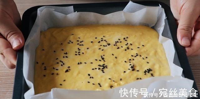 无油无糖的玉米面蛋糕,蒸锅就能做,低脂不怕胖,简单好吃不上火