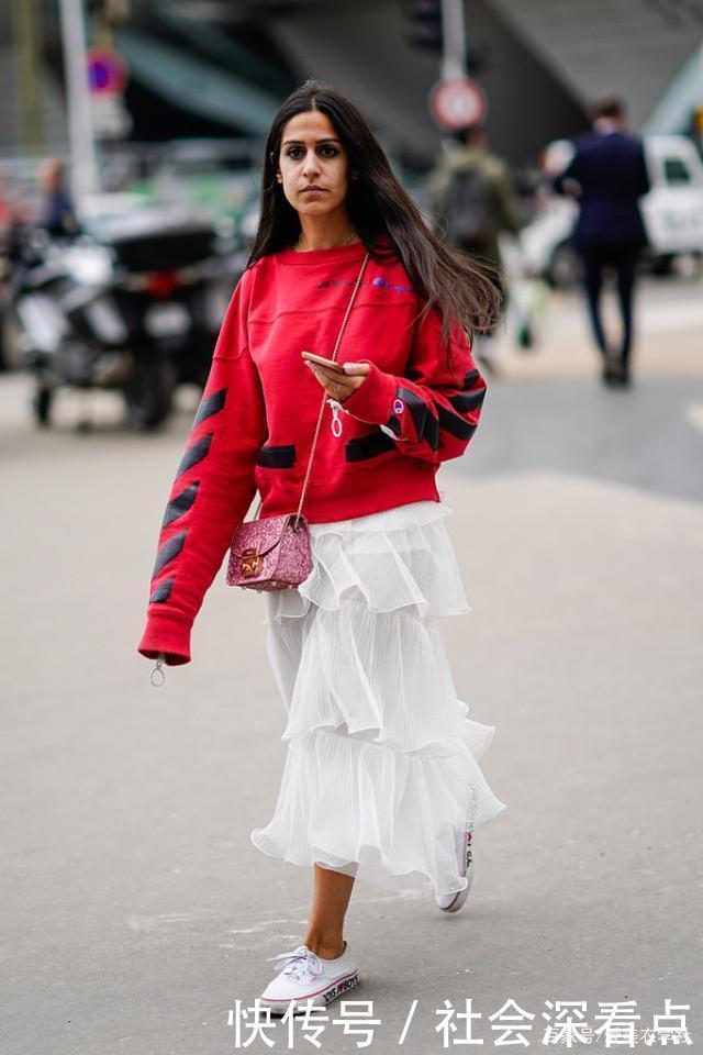  卫衣搭配|今冬火了一种穿法，就是“卫衣+X”，冬天的青春时尚感都靠它了