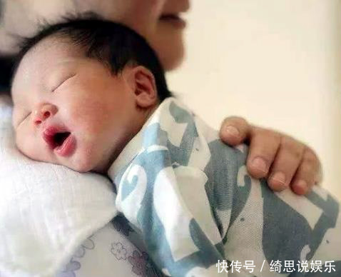 新生儿|宝宝脊柱发育的“黄金期”,影响身高和驼背,但却容易被家长忽视