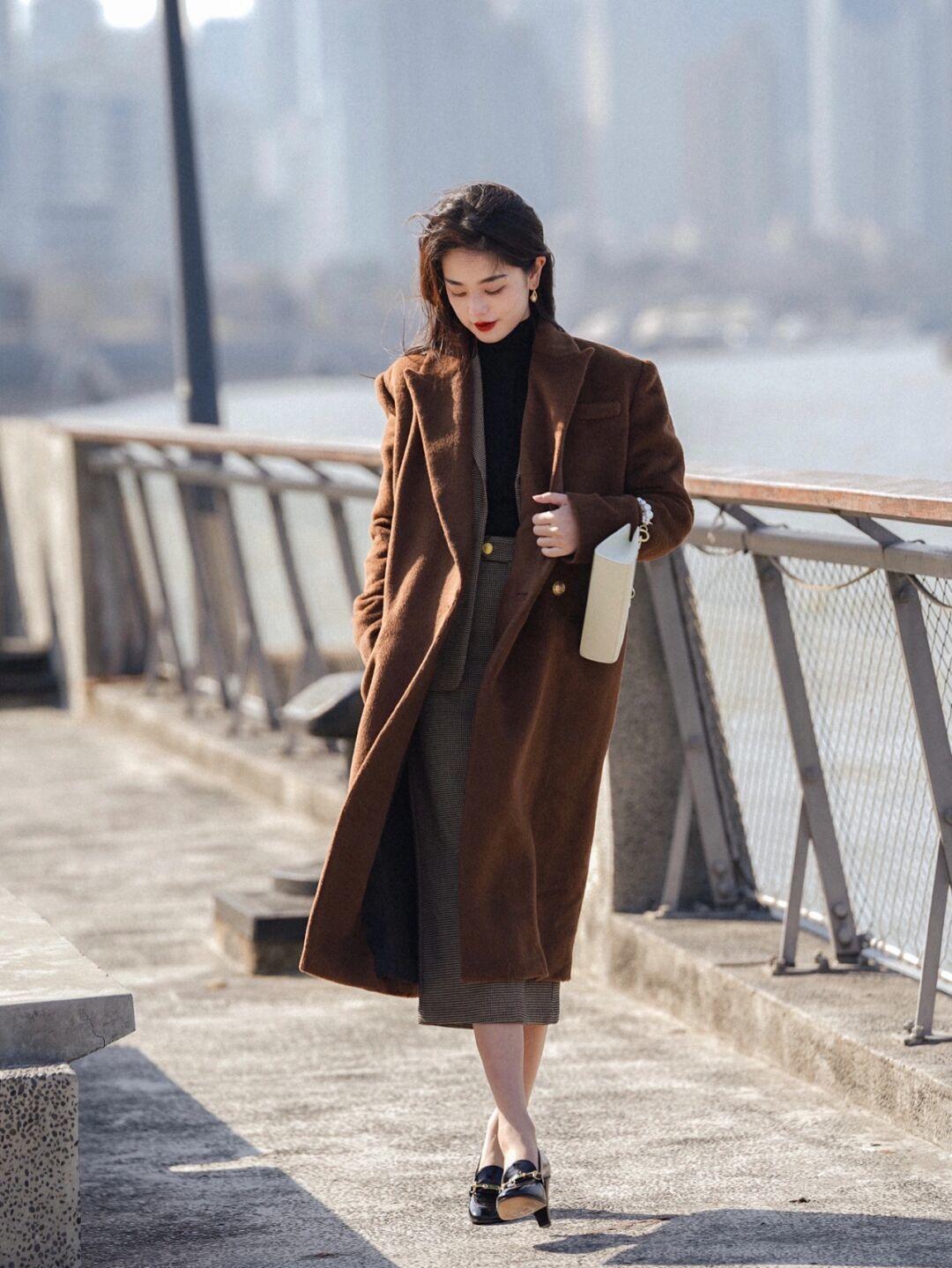 微喇裤 大衣怎么穿才时髦?看看这些简约高级的穿搭示范,轻松美成焦点