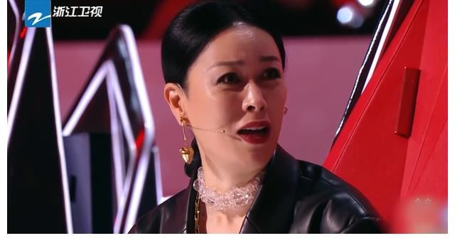 黄霄雲|《好声音2021》最“尴尬”的助教,说服不了汪峰,镜头还少得可怜