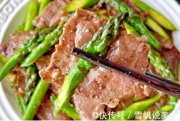低脂滑嫩的黑椒牛肉炒芦笋，狂吃不长胖，全家人都抢着吃！超下饭