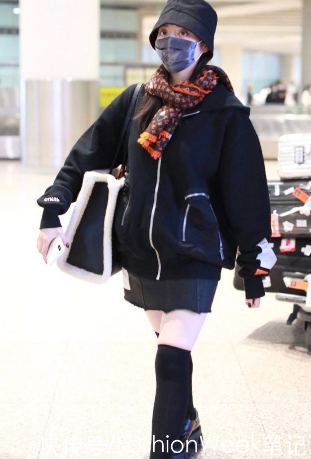 卫衣|秋季愁搭配?卫衣+裙子,时髦精的甜酷女孩搭配最in了