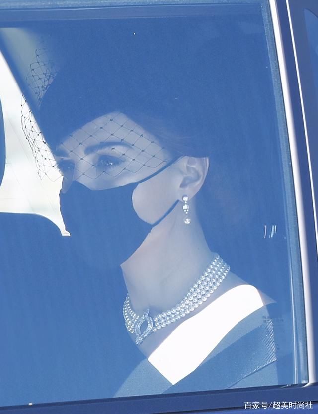 王室用珠宝寄托哀思！英女王佩戴“压箱底”胸针，隐藏浪漫的深意