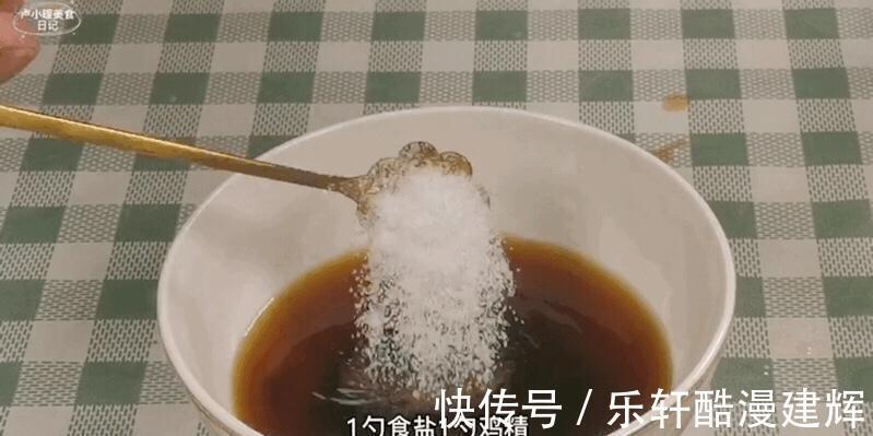 好吃|家庭版炒白菜，做法简单，加上一点肉更好吃