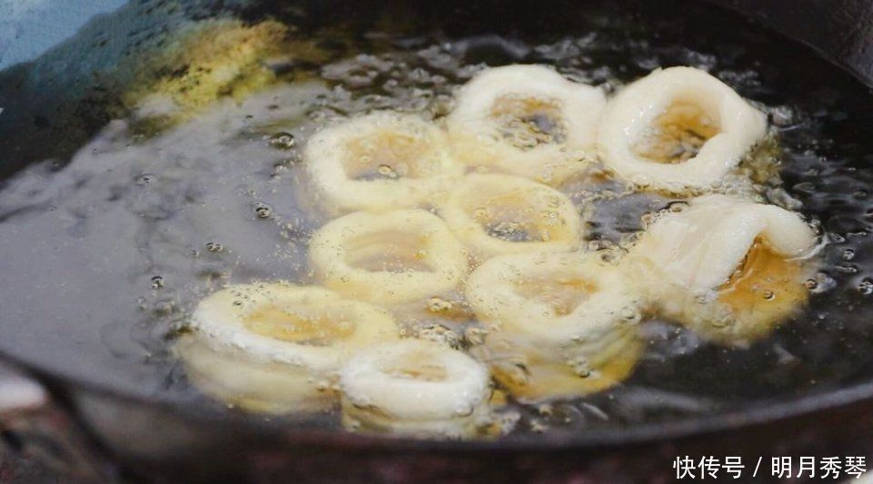 白糖和糯米粉还能这么吃，第一次吃就吃上瘾了，外酥里糯