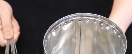 奶粉罐变废|奶粉罐不要扔,在上面打几个孔放房间里,全家人都喜欢用