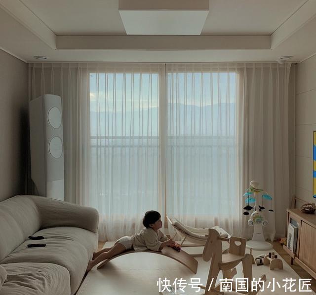 亲子|一家4口的幸福生活：83㎡全屋奶油色，客厅当亲子区都为孩子考虑