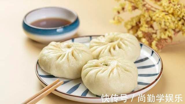 步骤|蒸白菜包子有诀窍,教你发面调馅对的做法,馅香皮软,一吃就上瘾