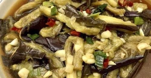 不煎不炒不凉拌，农村奶奶在家腌茄子，清香绵软，好吃不止一点点