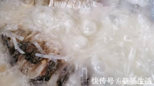 鱼汤|炖鲫鱼汤时，记住不要直接炖，诀窍告诉你，鱼汤奶白无腥味，特鲜！
