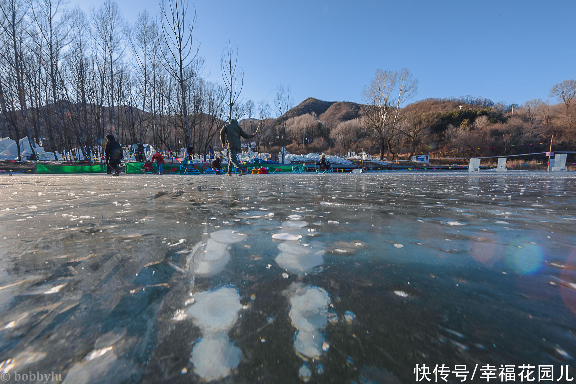 忘忧湖上的蓝冰之旅，感受气泡湖神秘魅力，嗨玩冰雪的玉渡山