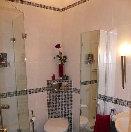 马桶|卫生间不到3㎡，砌个三角墩，马桶靠“边”站，舒心又美观，聪明