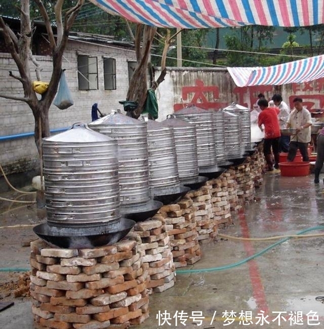  难得一见的乡村酒席，场面震撼