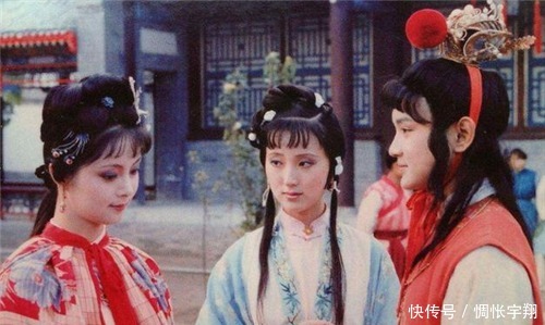 宝玉被打后的众生相,宝钗黛玉真情流露,袭人最让人生厌