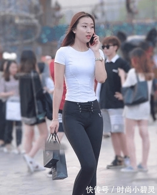 百搭 别只穿阔腿裤了,现在流行瑜伽裤,时髦显瘦还百搭