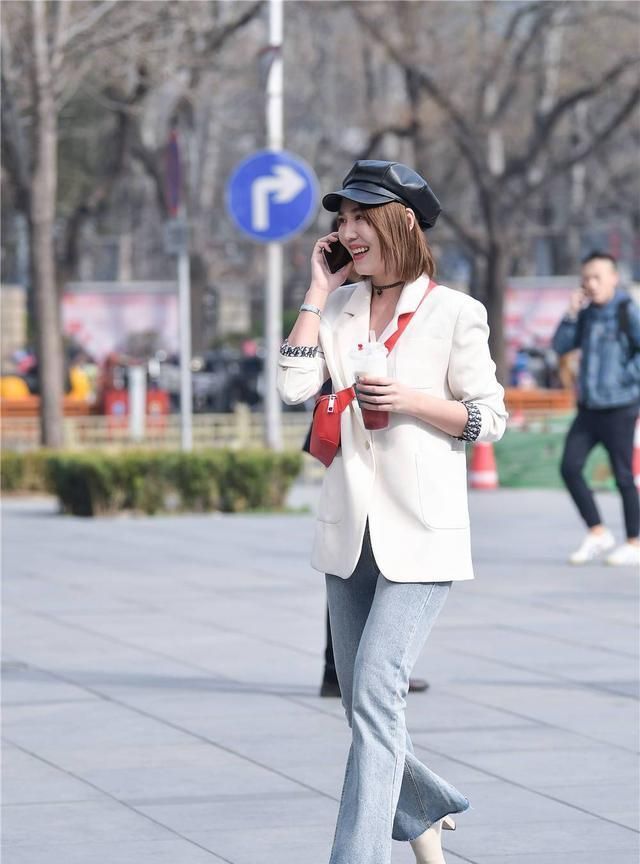 选择|西服搭配喇叭牛仔裤,这样的混搭风格让你感觉不一样