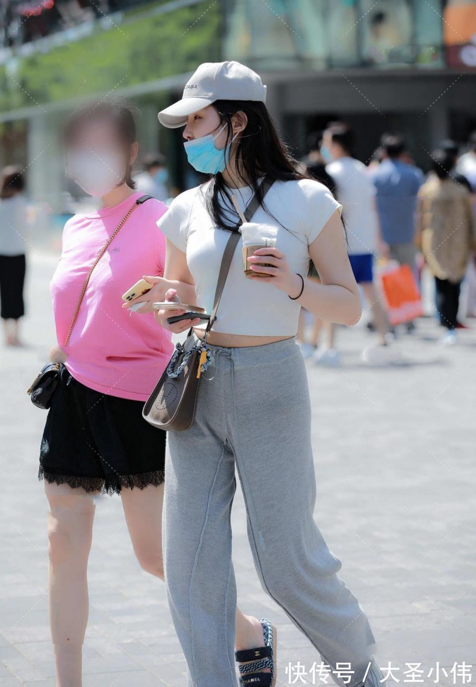 小姐姐|美女街拍：小姐姐这一身也太仙了吧，好想给她买杯奶茶，不知道会给我面子吗