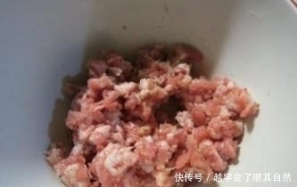  炸酱面一学就会，复刻韩国大厨做法，超美味酱香浓郁，懒人必备