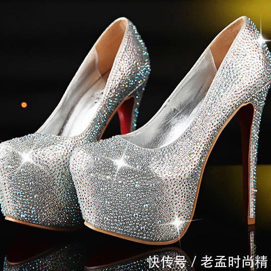 新娘鞋 我若嫁你,你愿意为我穿上一双这样的新娘鞋吗