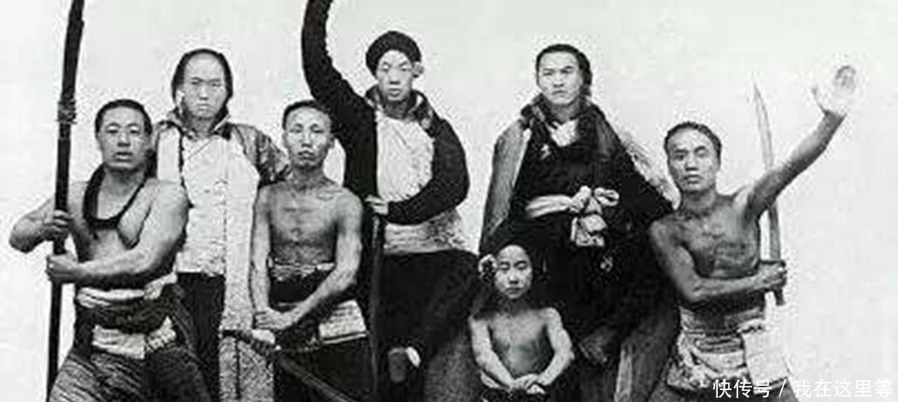 义和团|他说自己刀枪不入, 袁世凯听完笑三笑, 掏出枪来对着他迎头一枪!