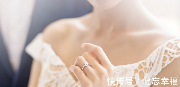 净度 1克拉钻石多少钱?挑钻戒千万不要只盯着钻石大小!