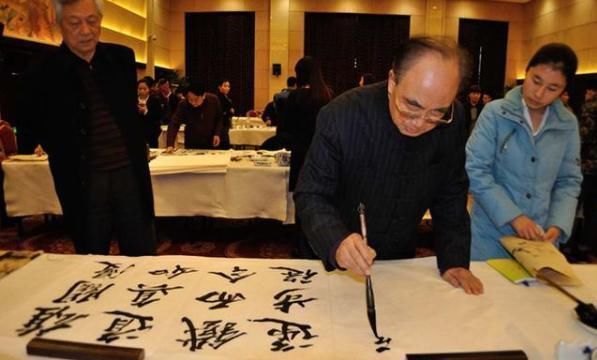 中华&他如今84岁,练习楷书70年,一幅字卖593万,被称中华第一楷书