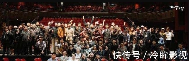 肖战《如梦之梦》北京首演,品牌商联合送花墙,业内人士现场观演