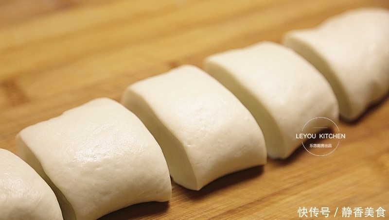 找对方法,即使用冷水和面,烙好的葱油饼,照样外酥里软