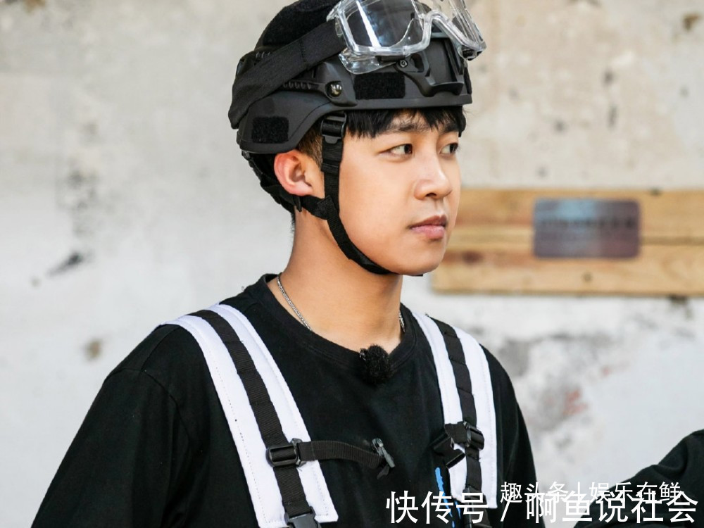 《德云斗笑社》第二季岳云鹏遇上张鹤伦,全程爆笑，停不下来