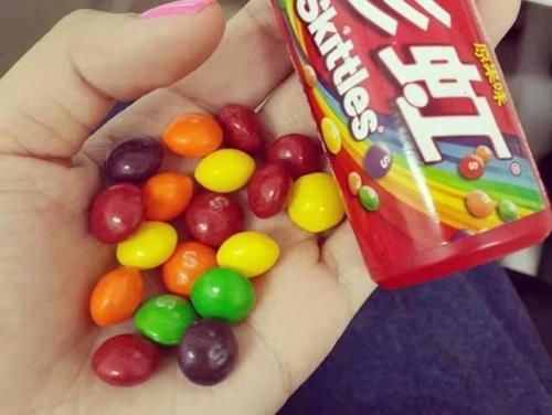  等级|上课偷吃零食“等级划分”，最后一个吃完不被发现的，有特工潜质